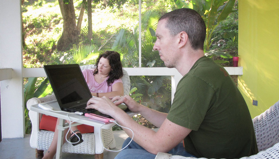 Dalene-Pete-Working-Roatan-Thumbnail