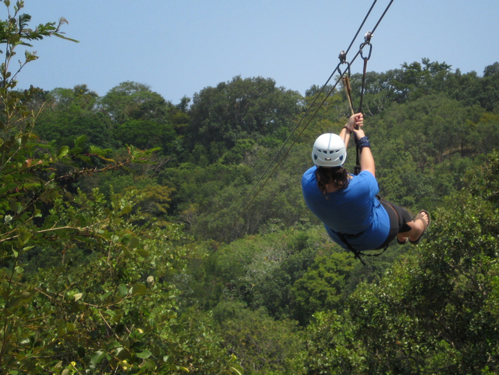 Dalene-Ziplining-Roatan-974x731