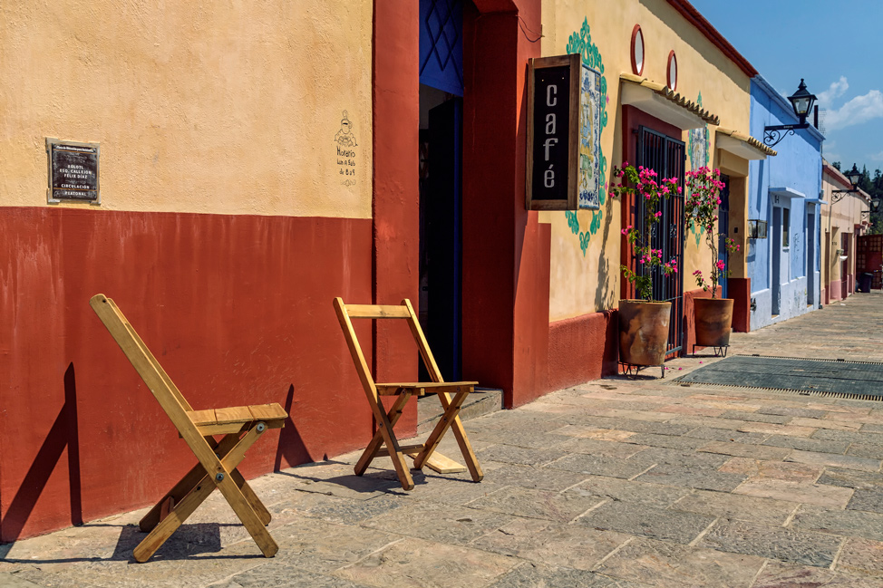 Yellow-red-street-Oaxaca-Mexico