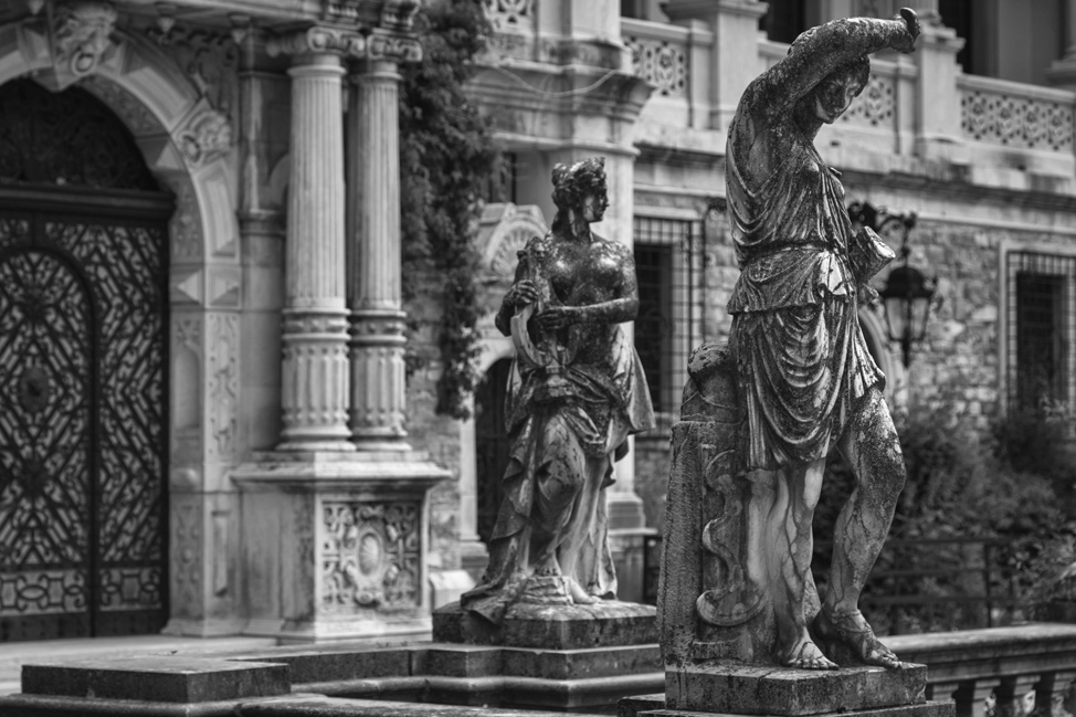 Peles Statues