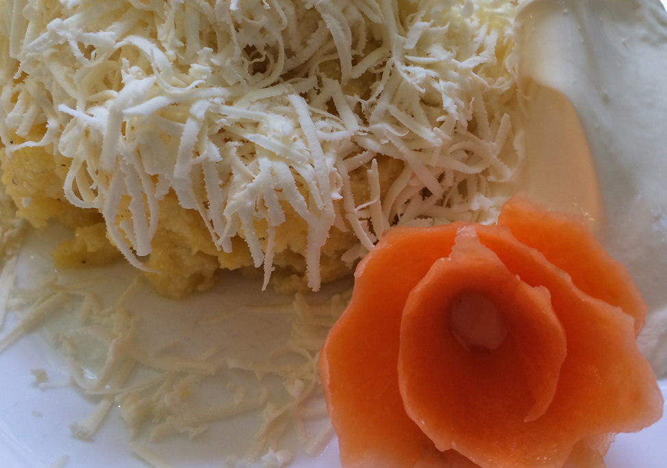 Mamaliga with cheese