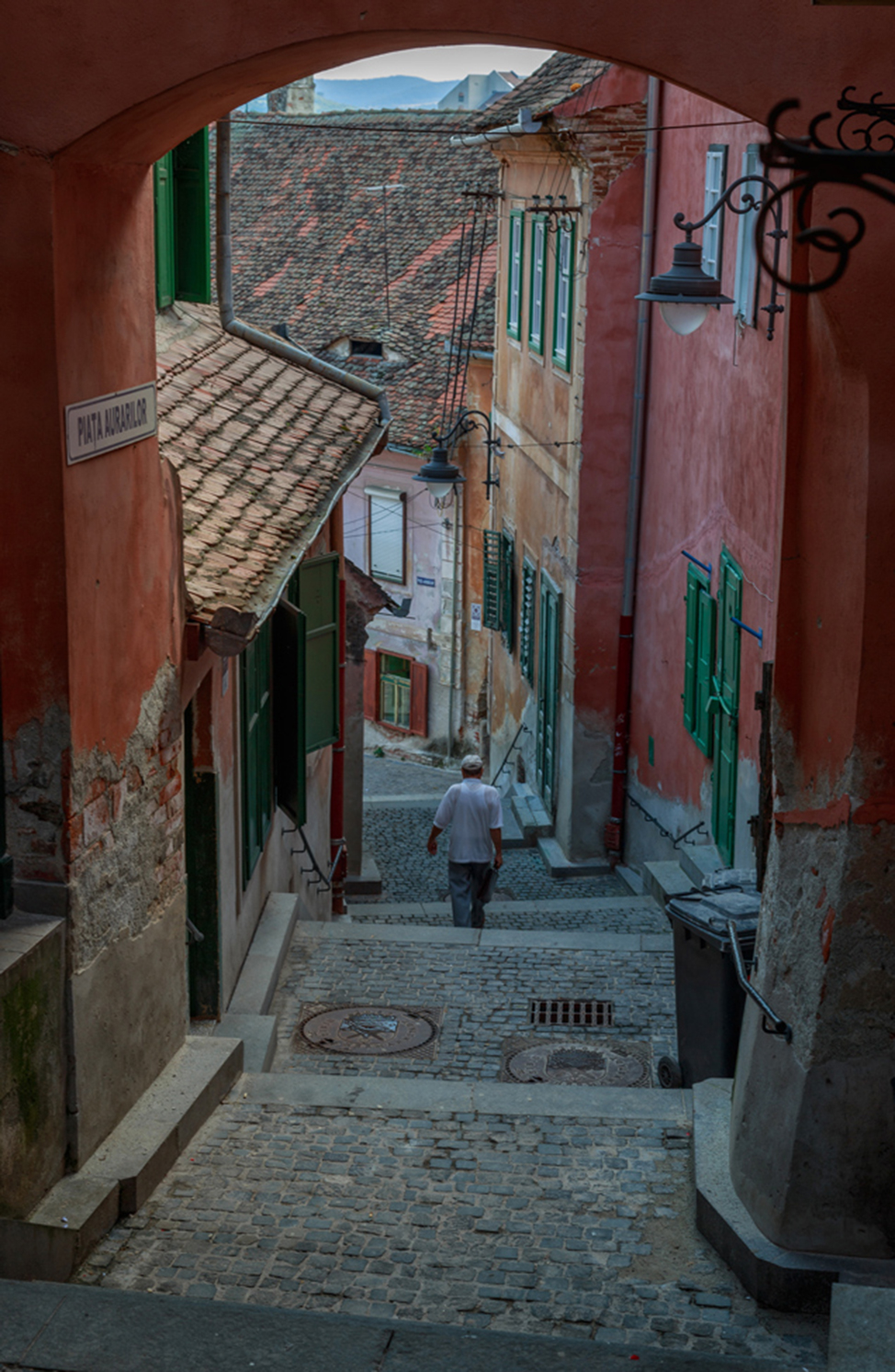 Sibiu-Sidestreet-974x1492