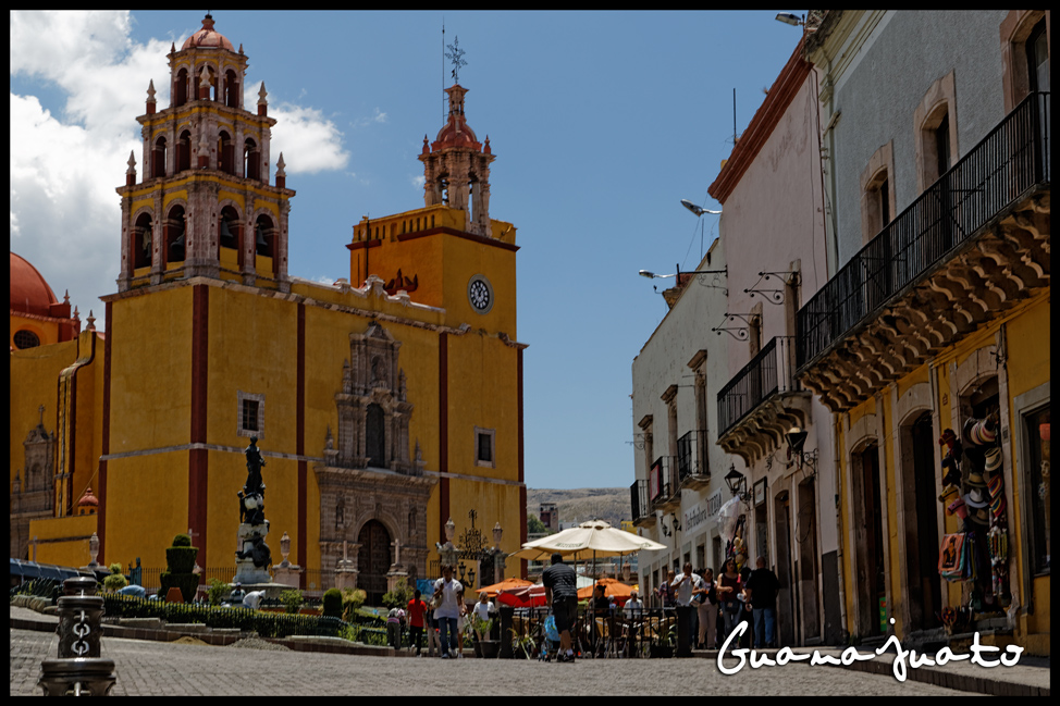 Guanajuato-Basilica-Plaza-Postcard