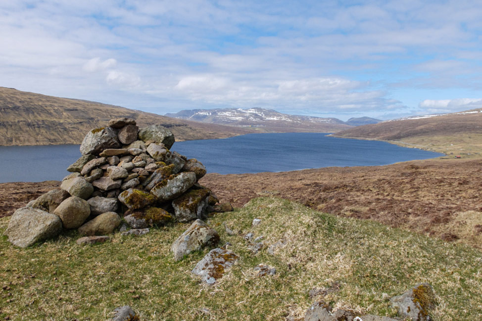 Hike at Sørvágsvatn