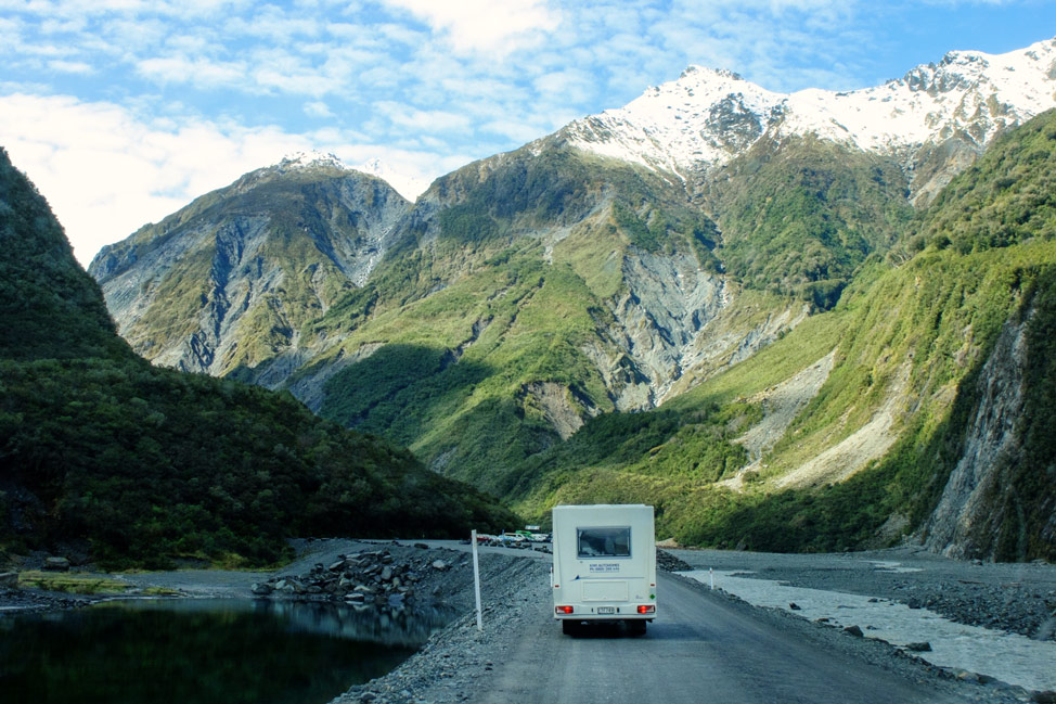 Following another campervan in New Zealand on the way to the Franz Josef glacier