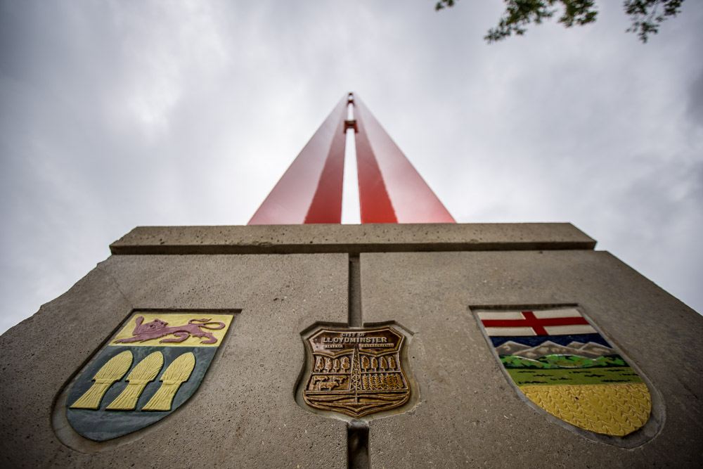 World-Largest-Border-Marker-Lloydminster