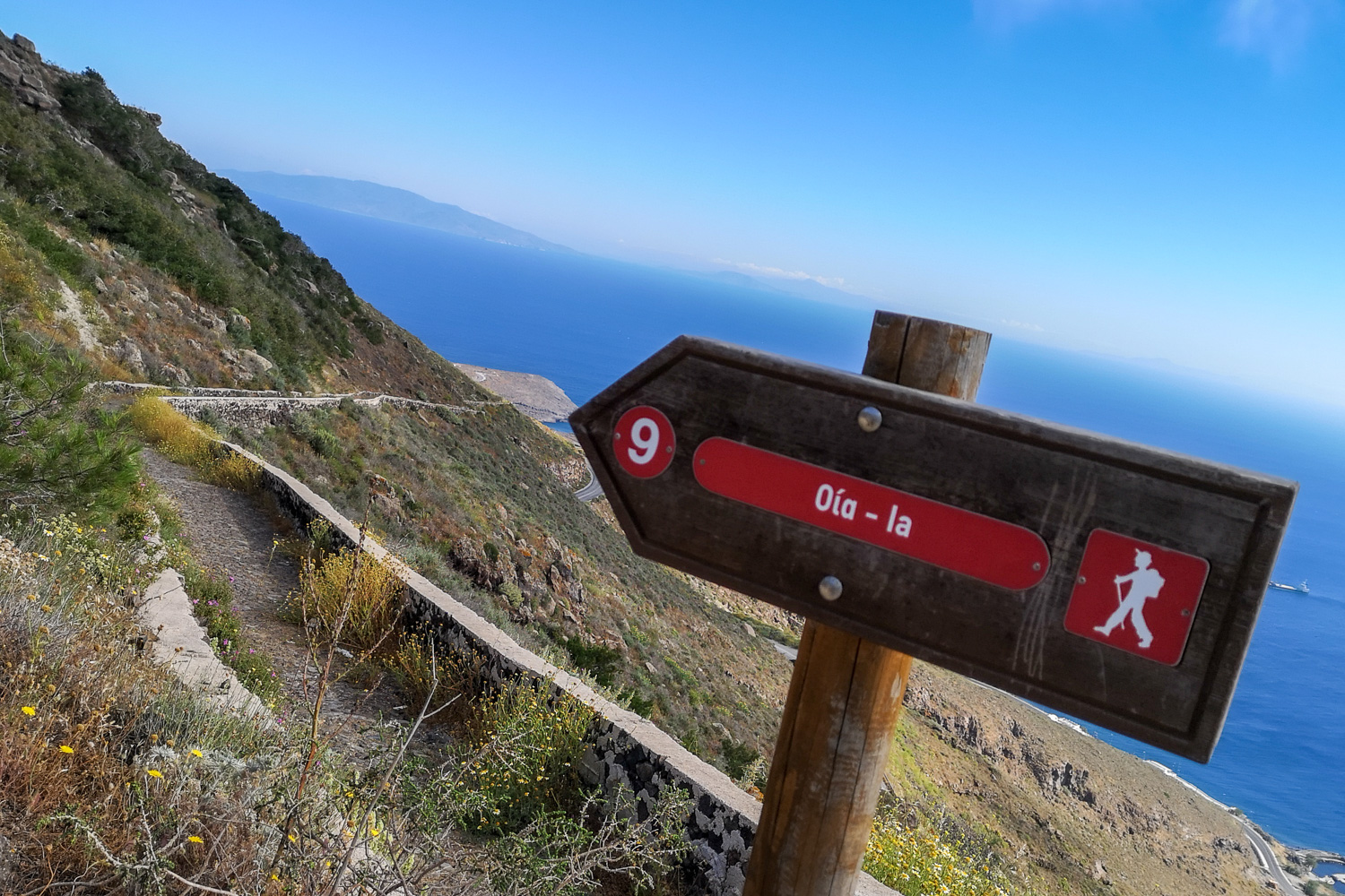 Santorini Hike Sign to Ia