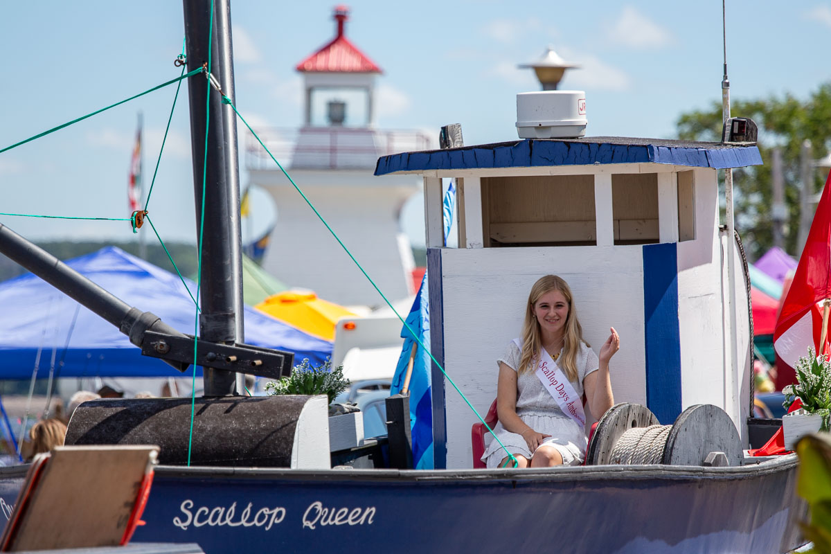 Nova Scotia Festivals - Digby Scallop Days Parade Scallop Queen